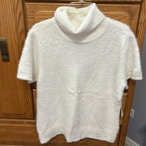 Beautiful cream short sleeve cream sweater